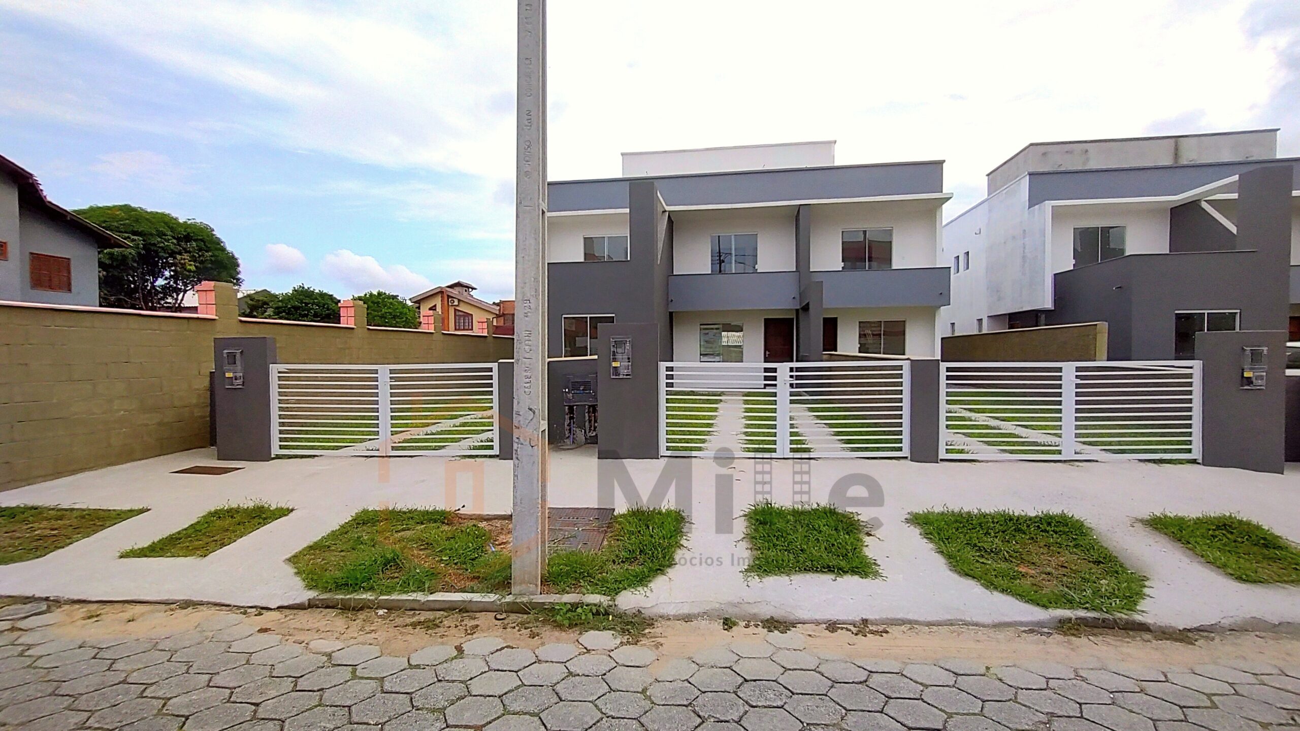 VENDE-SE SOBRADO DUPLEX COM 2 SUITES COM QUINTAL