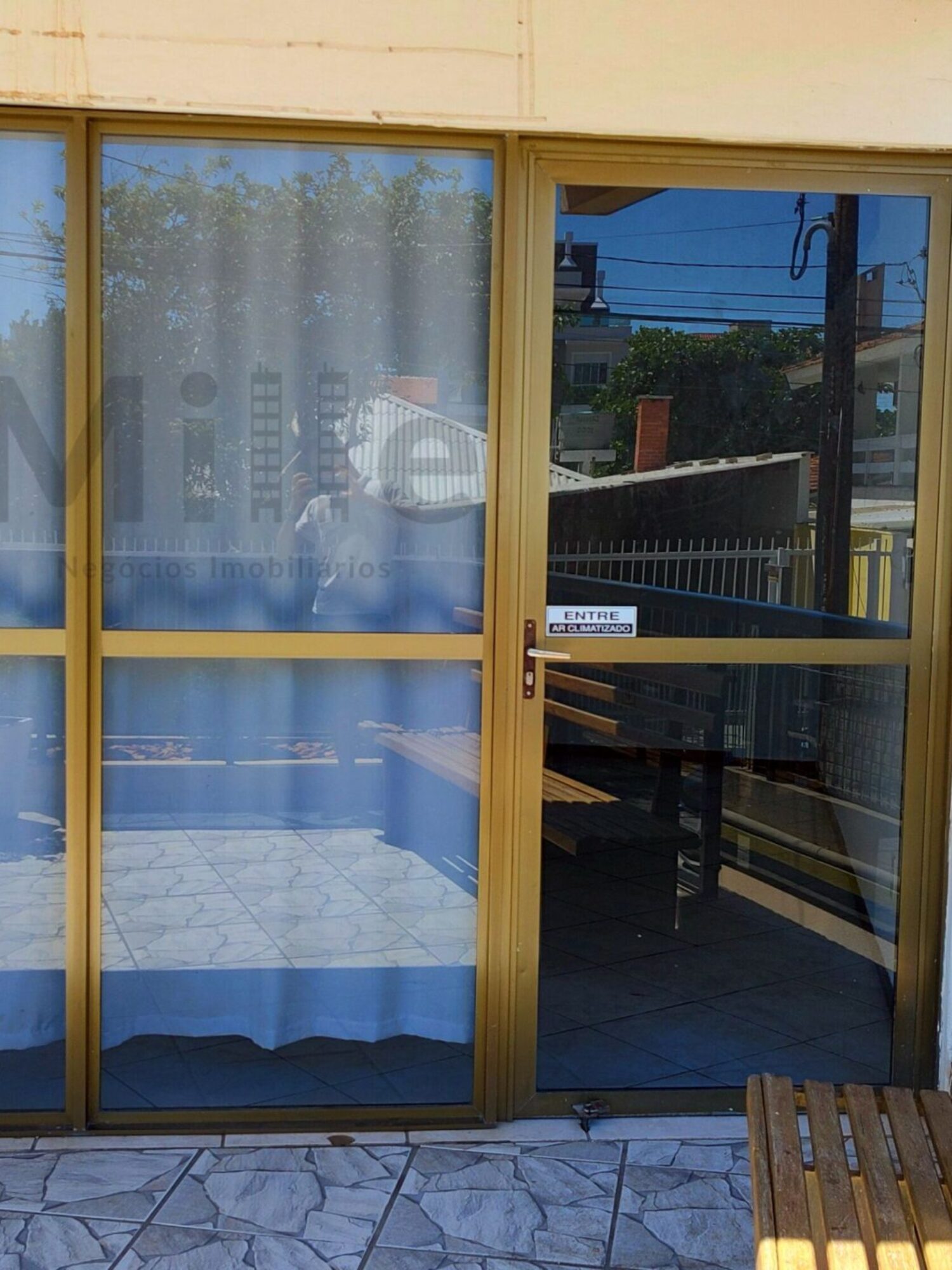 VENDE-SE SALA COMERCIAL 80m DA PRAIA