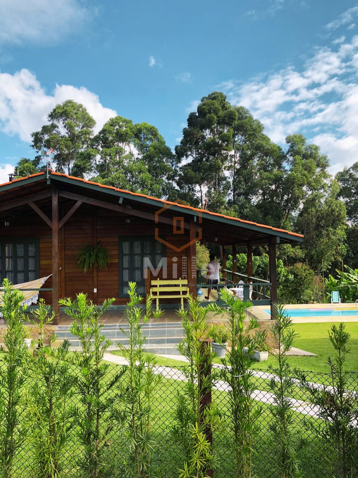 VENDE-SE CASA 2 PISOS COM 1050 m² EM JOANÓPOLIS