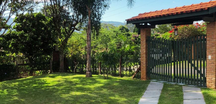 VENDE-SE CASA 2 PISOS COM 1050 m² EM JOANÓPOLIS