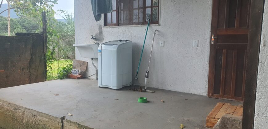 VENDE-SE CASA DE 2 QUARTOS NO RIO VERMELHO