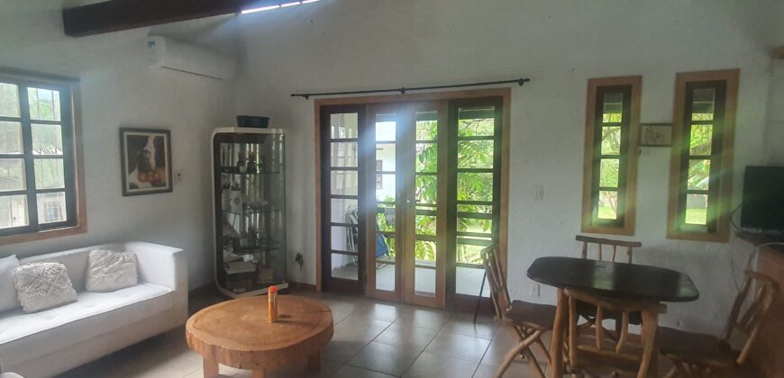 VENDE-SE CASA DE 2 QUARTOS NO RIO VERMELHO