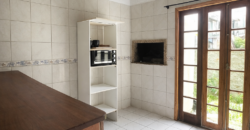 VENDE-SE CASA DE 2 QUARTOS NO RIO VERMELHO