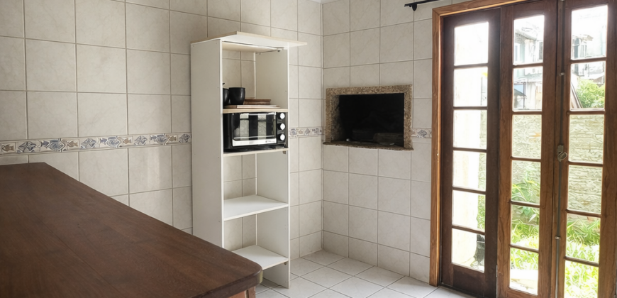 VENDE-SE CASA DE 2 QUARTOS NO RIO VERMELHO