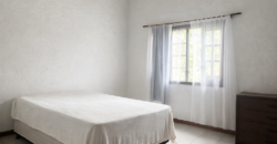 VENDE-SE CASA DE 2 QUARTOS NO RIO VERMELHO