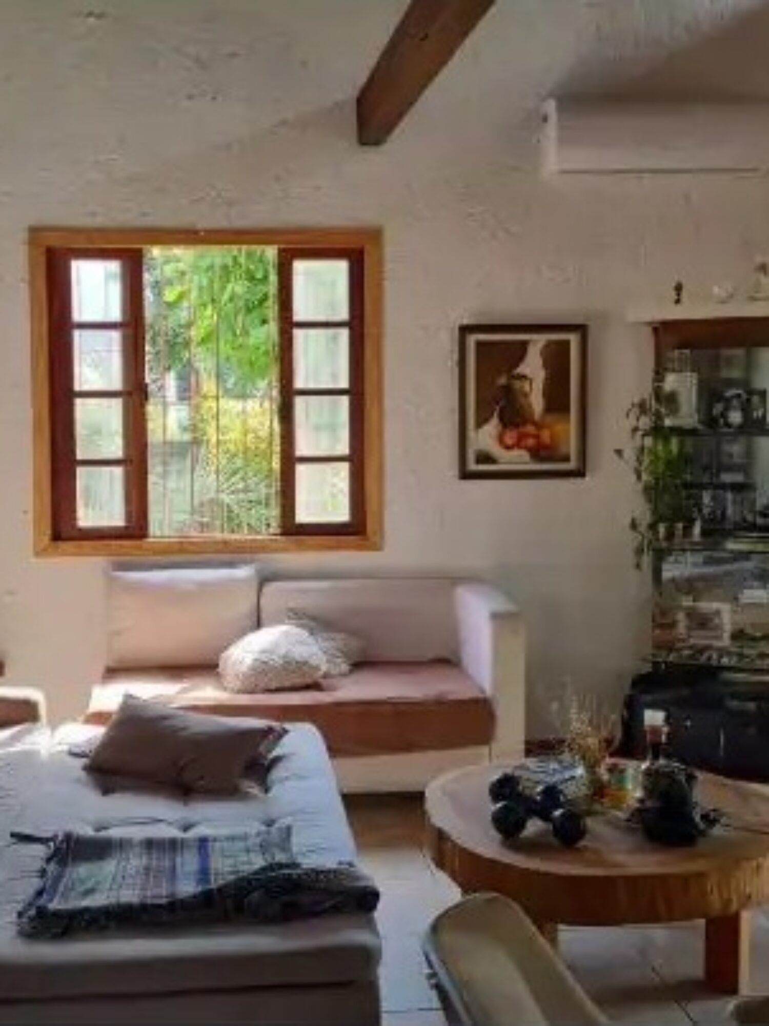 VENDE-SE CASA DE 2 QUARTOS NO RIO VERMELHO