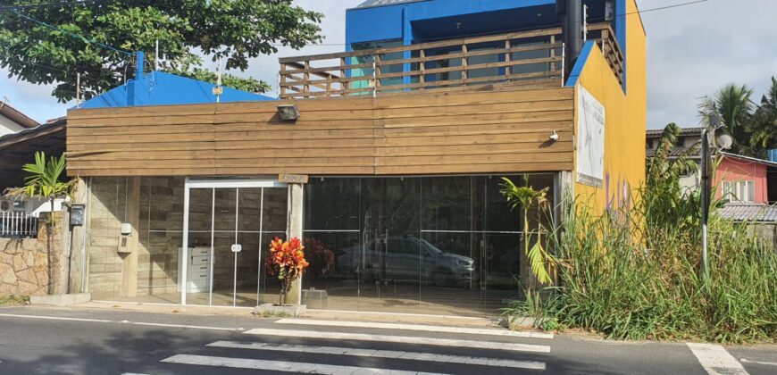 ALUGA-SE CASA COM SALA COMERCIAL E HABITAÇÃO