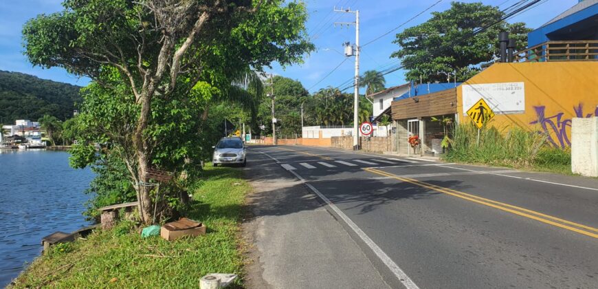 ALUGA-SE CASA COM SALA COMERCIAL E HABITAÇÃO