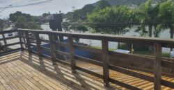 ALUGA-SE CASA COM SALA COMERCIAL E HABITAÇÃO
