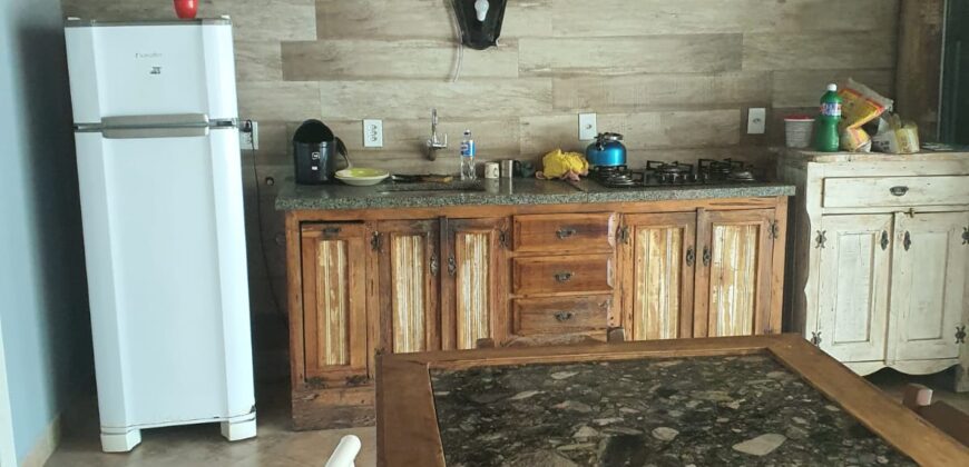 ALUGA-SE CASA COM SALA COMERCIAL E HABITAÇÃO