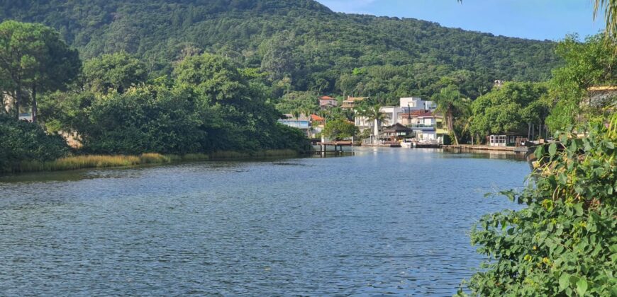 ALUGA-SE CASA COM SALA COMERCIAL E HABITAÇÃO