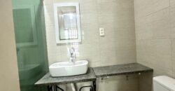 ALUGA-SE CASA COM SALA COMERCIAL E HABITAÇÃO