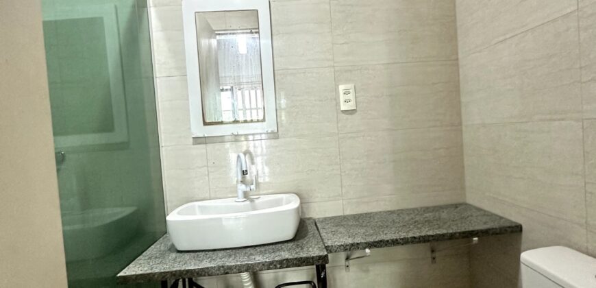 ALUGA-SE CASA COM SALA COMERCIAL E HABITAÇÃO
