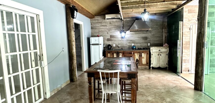 ALUGA-SE CASA COM SALA COMERCIAL E HABITAÇÃO