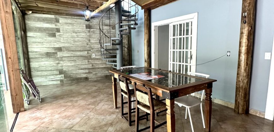 ALUGA-SE CASA COM SALA COMERCIAL E HABITAÇÃO