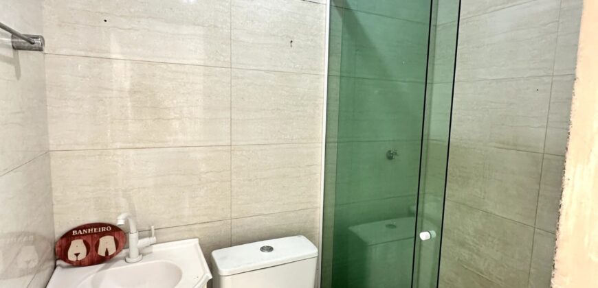 ALUGA-SE CASA COM SALA COMERCIAL E HABITAÇÃO