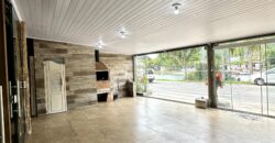 ALUGA-SE CASA COM SALA COMERCIAL E HABITAÇÃO