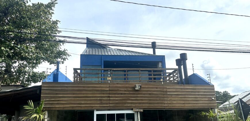 ALUGA-SE CASA COM SALA COMERCIAL E HABITAÇÃO