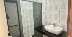 ALUGA-SE CASA COM 2 QUARTOS NO INGLESES