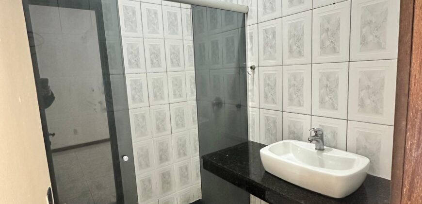 ALUGA-SE CASA COM 2 QUARTOS NO INGLESES