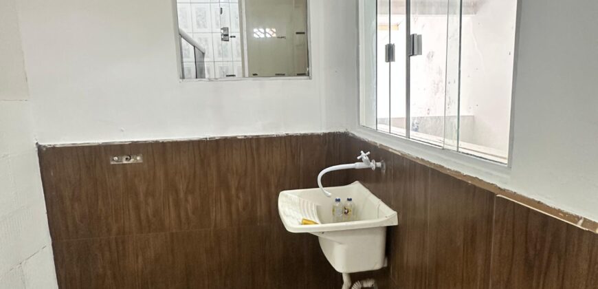 ALUGA-SE CASA COM 2 QUARTOS NO INGLESES