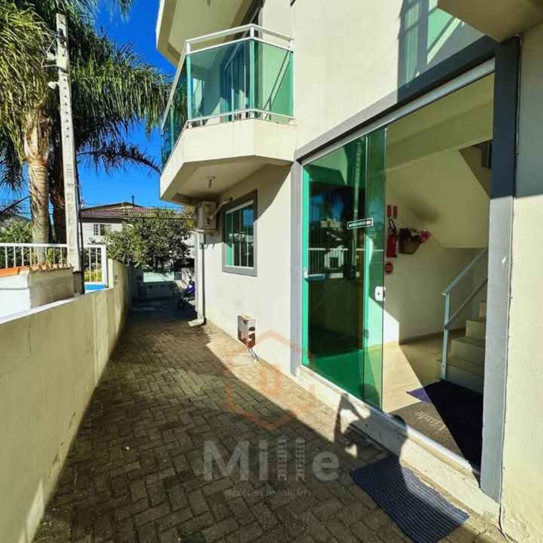 VENDE-SE AP COM SUITE PERTO DA PRAIA