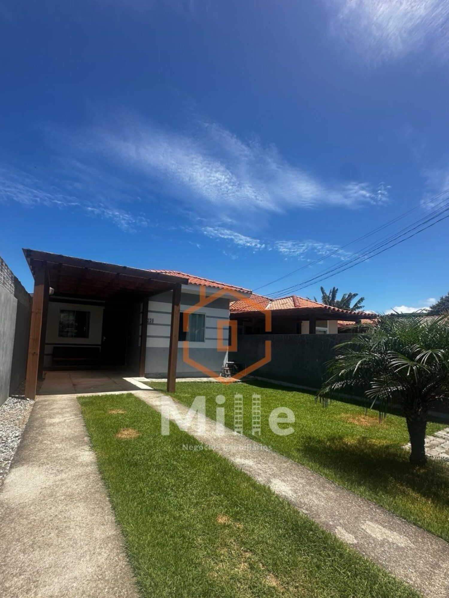 VENDE-SE CASA PRIVATIVA 3 QUARTOS