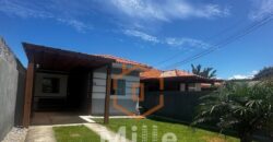 VENDE-SE CASA PRIVATIVA 3 QUARTOS