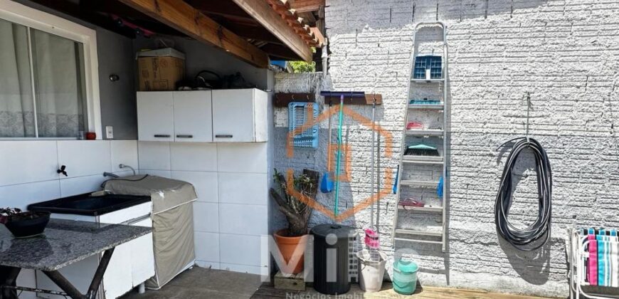 VENDE-SE CASA PRIVATIVA 3 QUARTOS