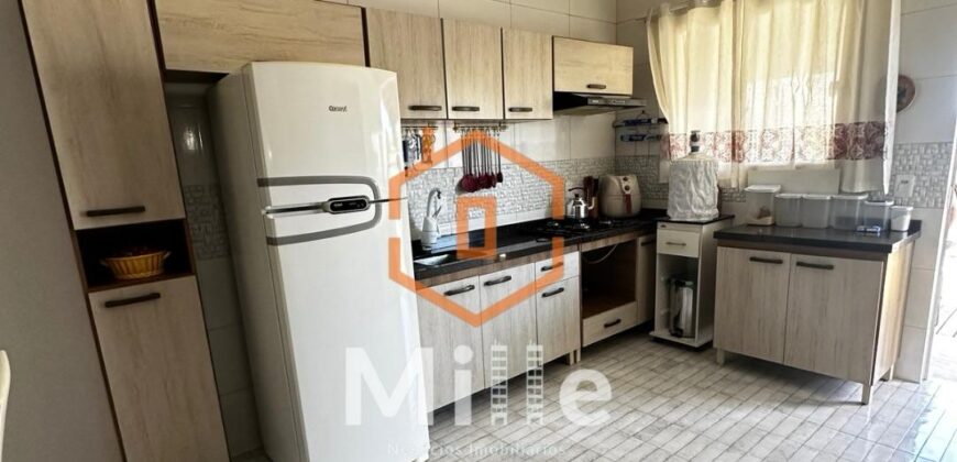 VENDE-SE CASA PRIVATIVA 3 QUARTOS