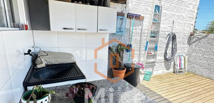 VENDE-SE CASA PRIVATIVA 3 QUARTOS