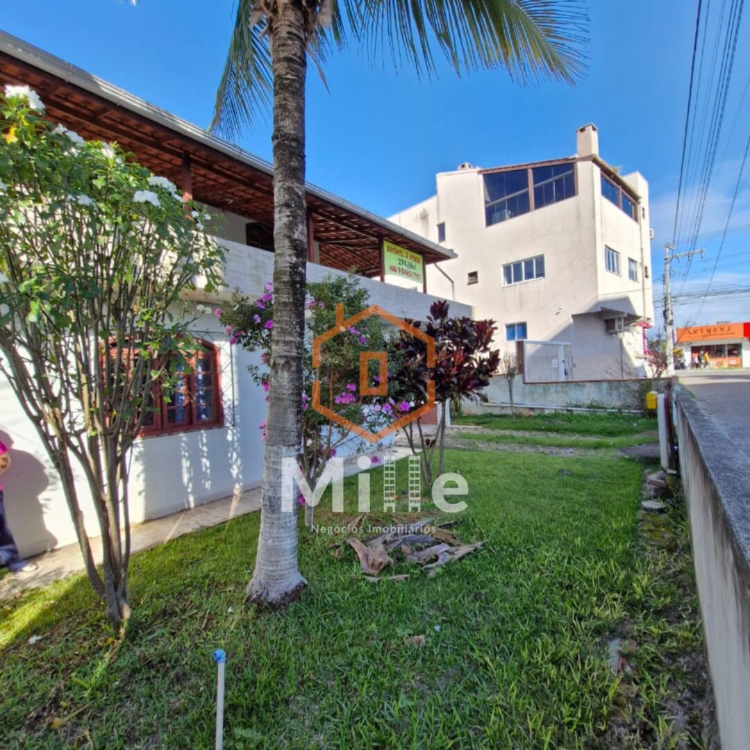 VENDE-SE CASA AMPLA 4 QUARTOS INGLESES