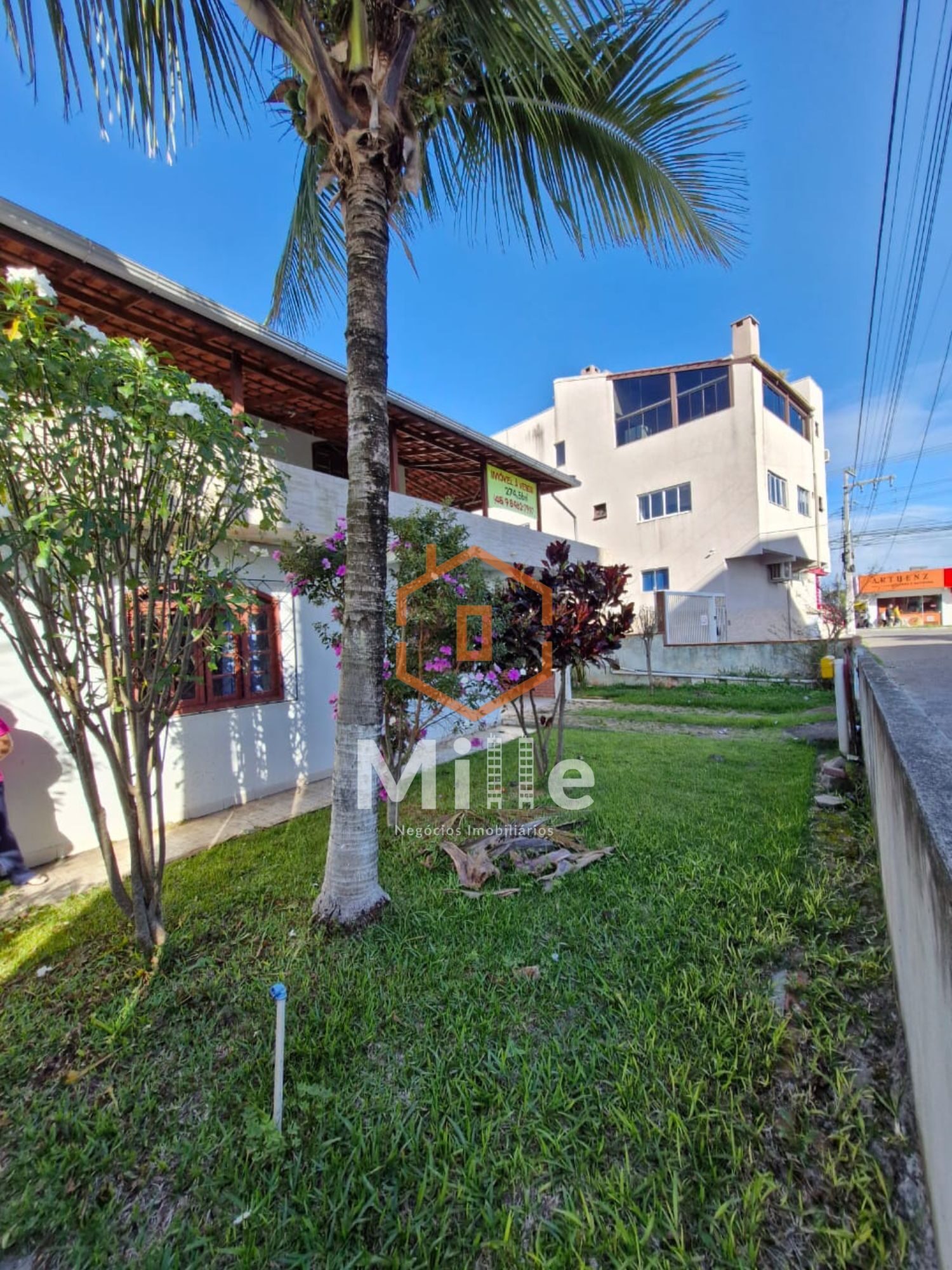 VENDE-SE CASA AMPLA 4 QUARTOS INGLESES