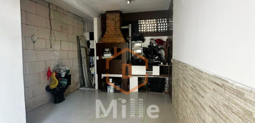 ALUGA-SE CASA COM 3 QUARTOS NO INGLESES