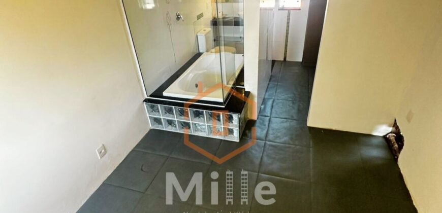 ALUGA-SE CASA COM 3 QUARTOS NO INGLESES