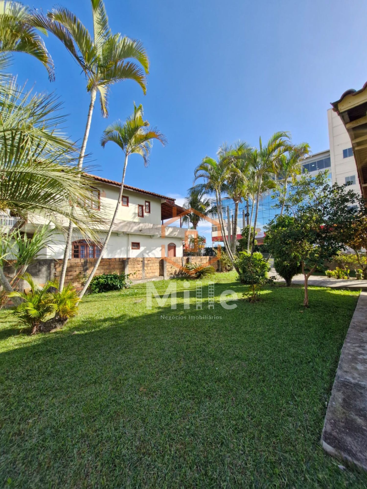 VENDE-SE TERRENO DE 1.282 m²