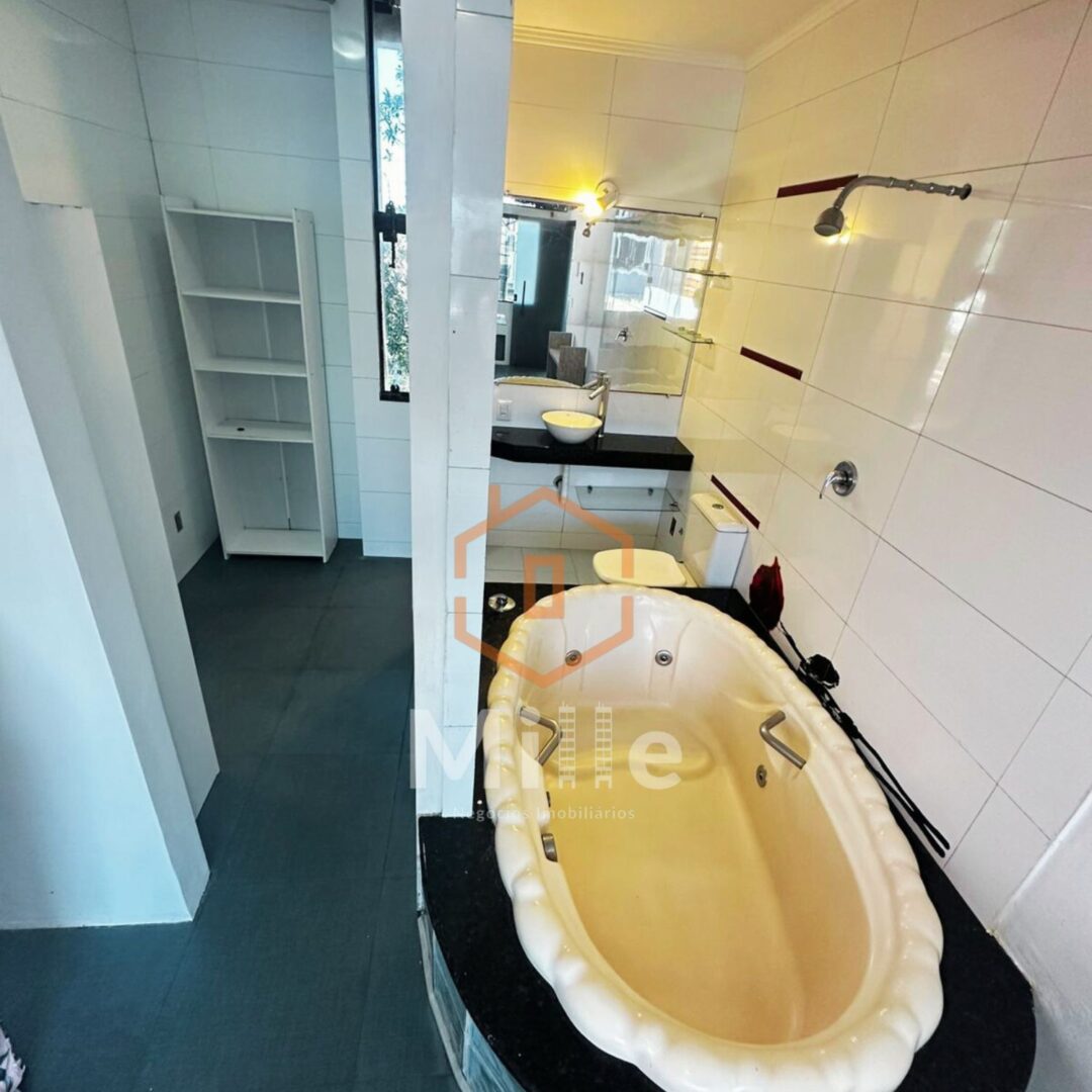 ALUGA-SE CASA COM 3 QUARTOS NO INGLESES COM BANHEIRA DE HIDROMASSAGEM