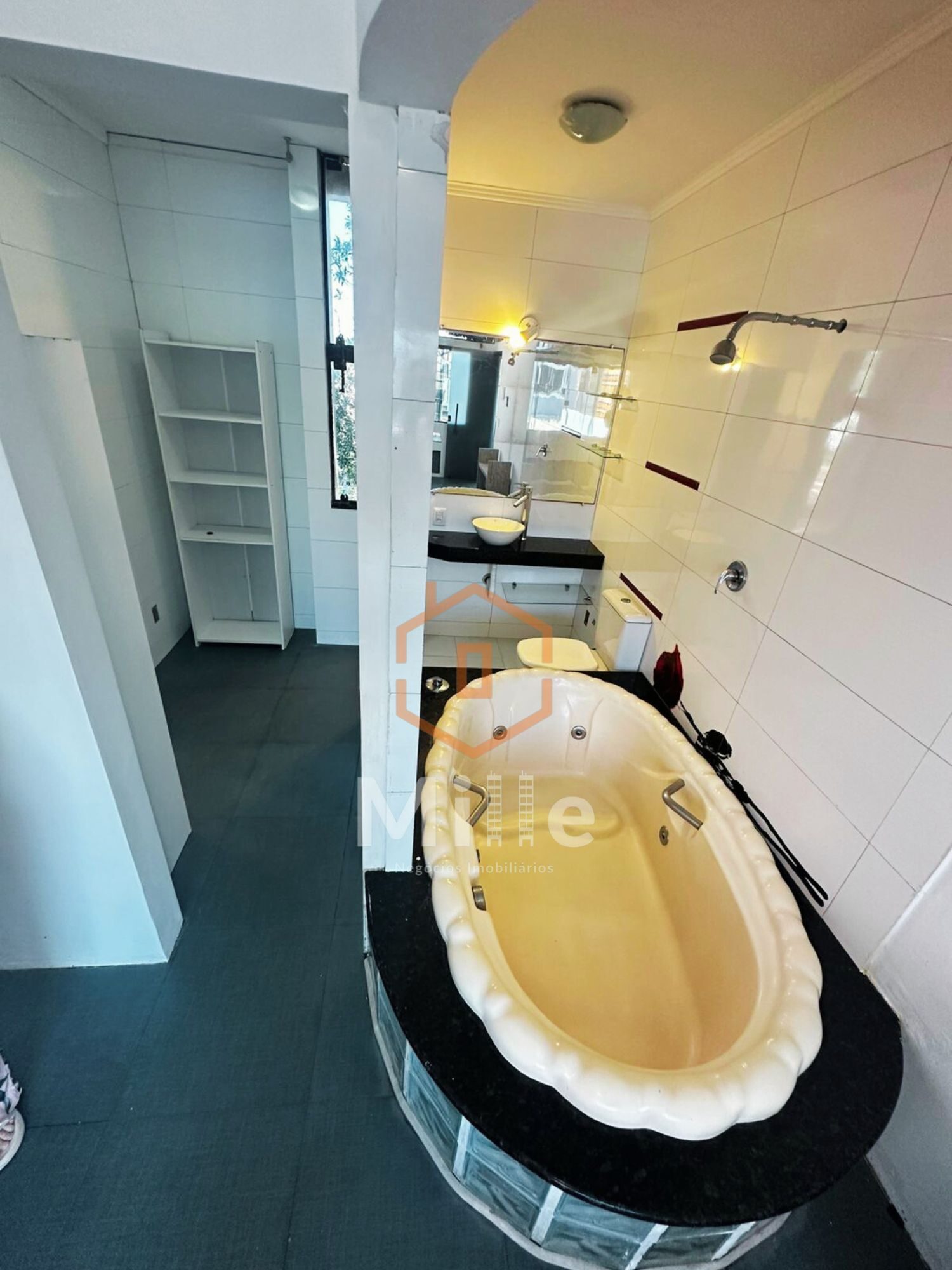 ALUGA-SE CASA COM 3 QUARTOS NO INGLESES COM BANHEIRA DE HIDROMASSAGEM