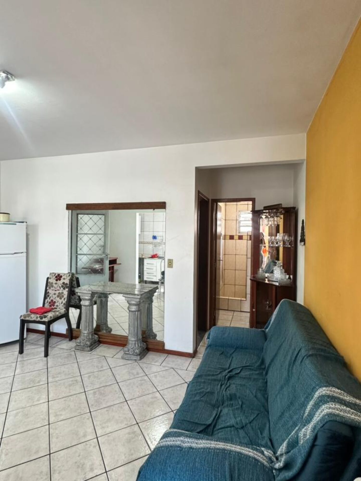 ALUGA-SE APARTAMENTO MOBILIADO NO INGLESES