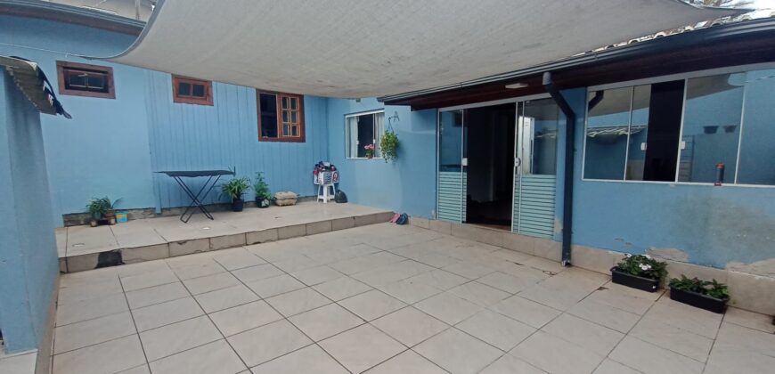 ALUGA-SE CASA INDIVIDUAL COM 2 QUARTOS NO RIO VERMELHO