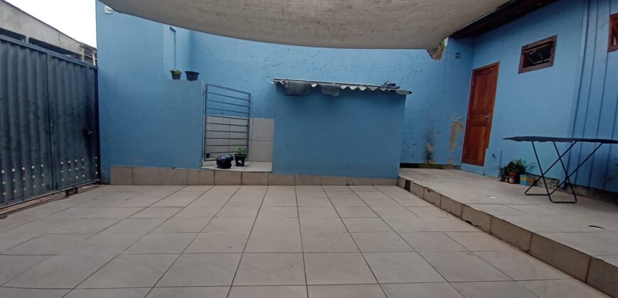 ALUGA-SE CASA INDIVIDUAL COM 2 QUARTOS NO RIO VERMELHO