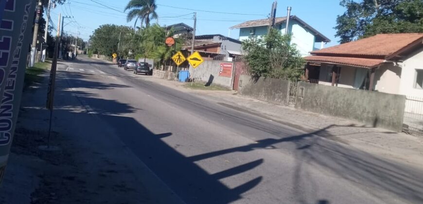 ALUGA-SE CASA INDIVIDUAL COM 2 QUARTOS NO RIO VERMELHO